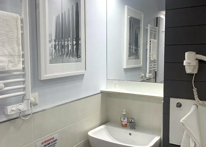 Pini Oda ve Kahvaltı 3*